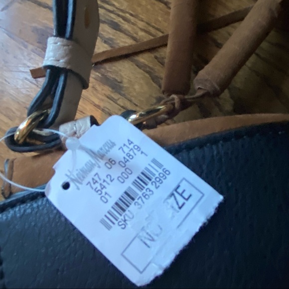 Unique tri-colored Neiman Marcus shoulder bag - black, brown, and cream leather - Picture 8 of 16